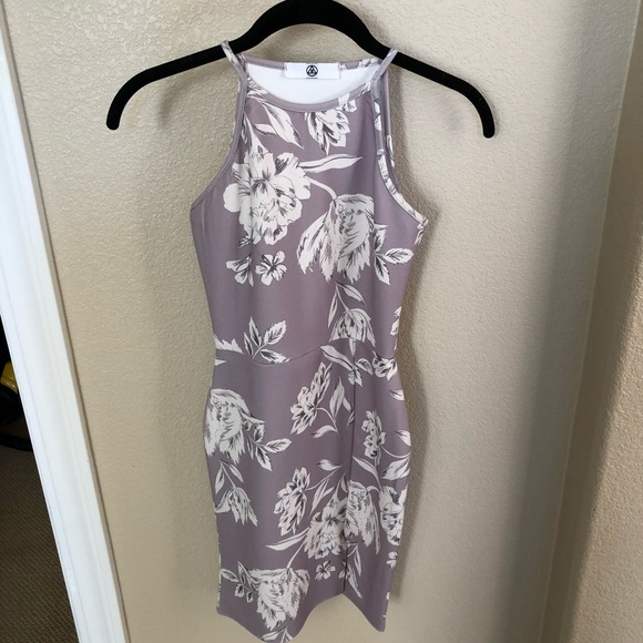 Missguided Lavender Crepe Bodycon Dress - Picture 4 of 6